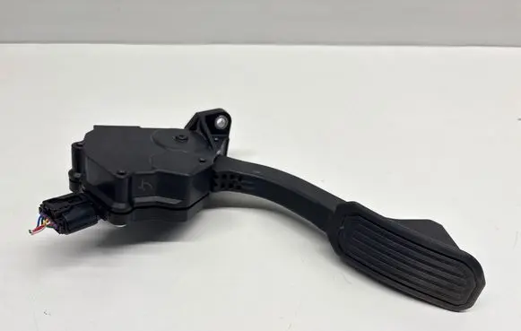 Toyota Prius+ (ZVW40) Accelerator throttle pedal 7811012050 1988008571 08P03B00338