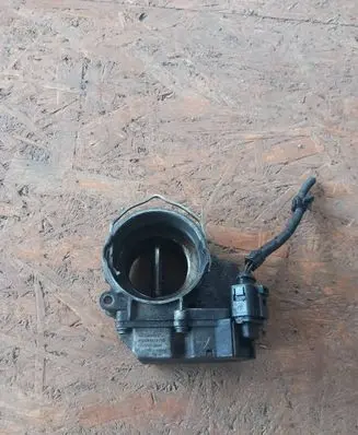 Volkswagen Touran I Throttle valve 03G128063C