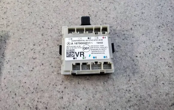 Mercedes-Benz C W205 Sliding door control unit/module A1679004011