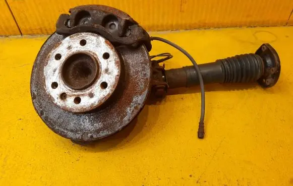 Mercedes-Benz Sprinter W907 W910 Front wheel hub spindle knuckle A9073205801
