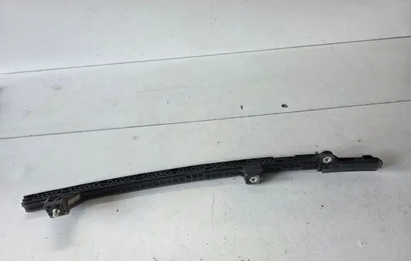 Hyundai Santa Fe Rear door windshield rail 858352W000