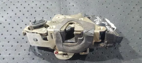 Peugeot 605 Front door lock