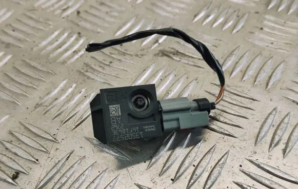 Opel Zafira C Airbag deployment crash/impact sensor 13502577 16F1D63E