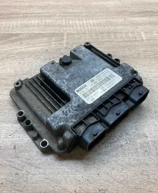 Nissan Primera Engine control unit/module ECU 8200305678 0281011645 23710AW323