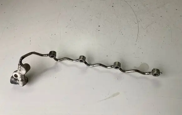 Toyota Avensis T270 Fuel return line/hose 