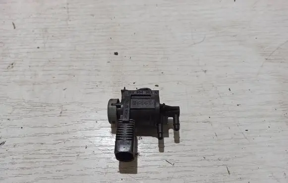 Volkswagen Tiguan Turbo solenoid valve 1K0906283A