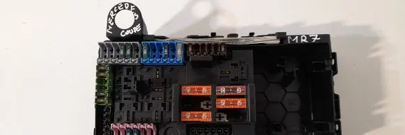 Mercedes-Benz E W213 Fuse box cover A2135400200