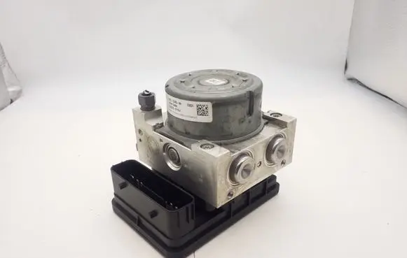 Ford Fusion II ABS Pump DG9C2C405AH DG9C2C219AH
