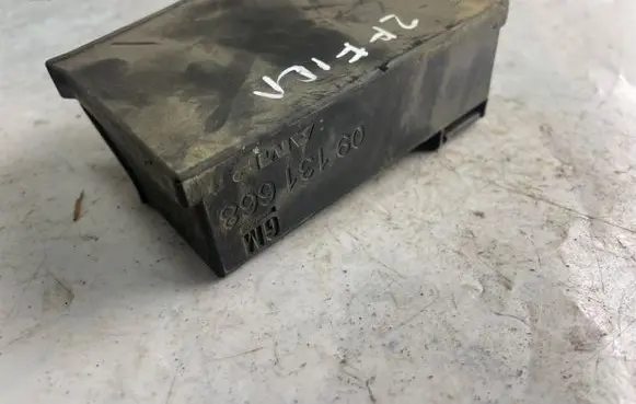 Opel Zafira A Fuse box cover 09131668