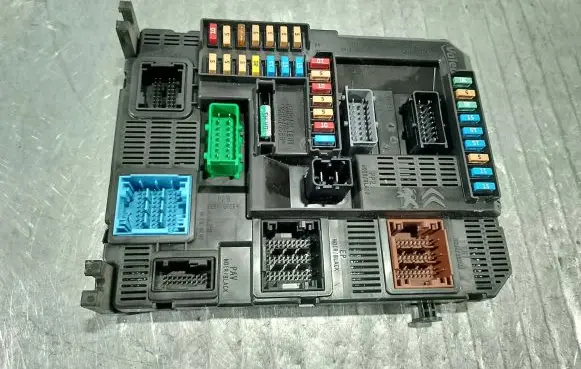 Peugeot 208 Fuse box set