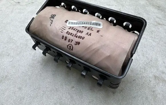 Tesla Model S Passenger airbag 146336399B 0589P1000551 A19G1020332