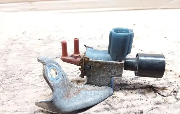 Toyota Auris 150 Vacuum valve 2586030070