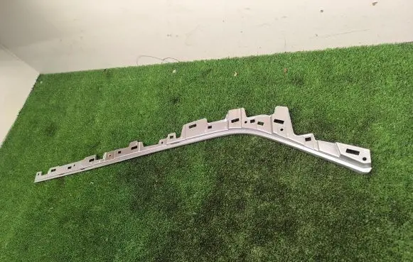 Tesla Model 3 Other center console (tunnel) element 109716500E