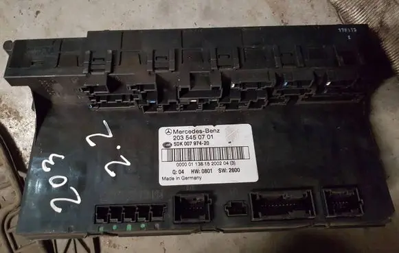 Mercedes-Benz C W203 Fuse module 2035450701