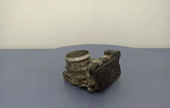 Volkswagen Golf V Throttle body valve 03C133062D