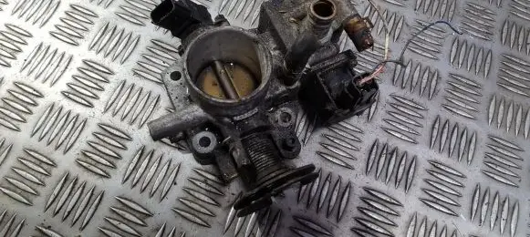 Mazda 323 Throttle valve E0T1067