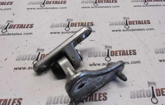 Mercedes-Benz C W203 Front door upper hinge
