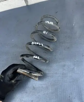 Toyota Avensis T270 Rear coil spring