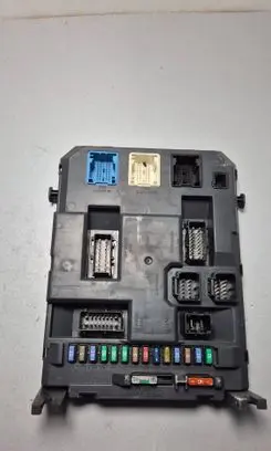 Citroen C4 II Picasso Fuse module 22661F01 9666952380