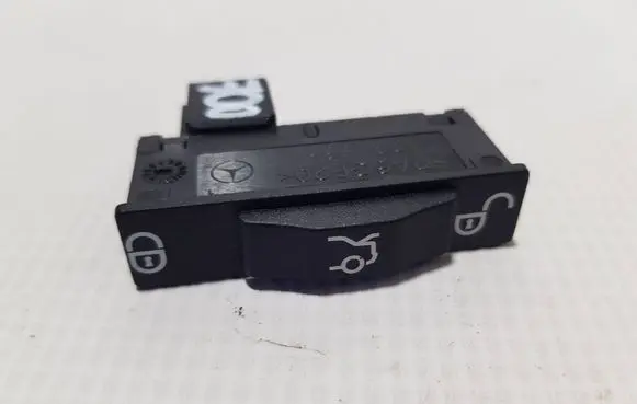 Mercedes-Benz C W205 Tailgate/trunk/boot open switch 2059051003DDVV A2059051003