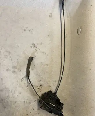 Renault Modus Front door lock