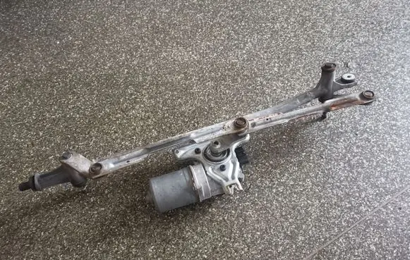 Chrysler Town & Country V Front wiper linkage and motor 05113062AA