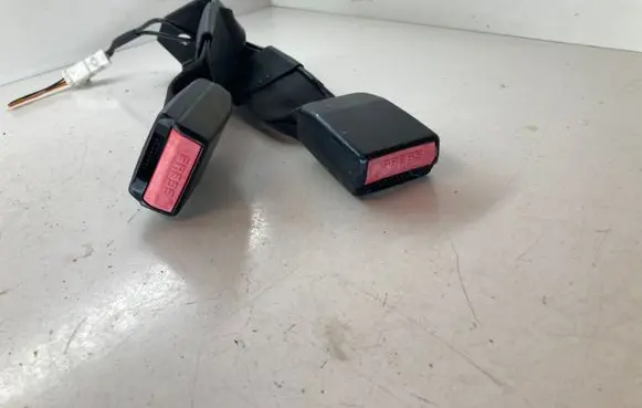 Nissan Qashqai+2 Rear seatbelt buckle