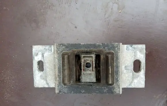 Renault Master III Gearbox mount 8200676857