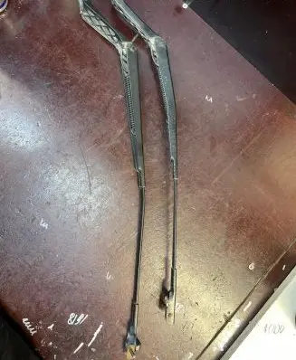 Seat Alhambra (Mk1) Front wiper blade arm 7M3955410