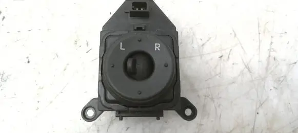 Wing mirror switch
