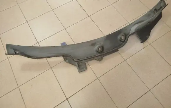 Mercedes-Benz R W251 Wiper trim 2518300028