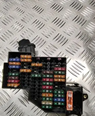 Volkswagen Touareg II Fuse module 7P0941828 7P0941824