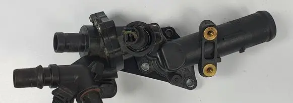 Mercedes-Benz B W246 W242 Thermostat housing 