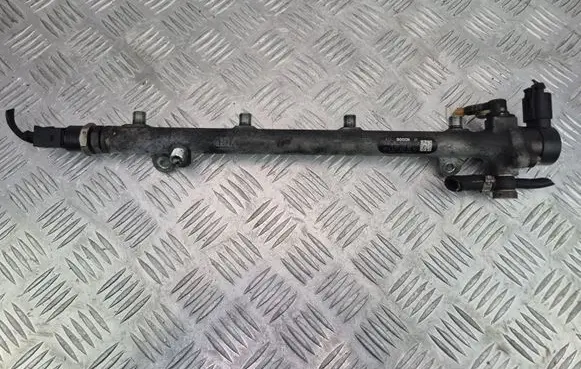 Mercedes-Benz C W203 Fuel main line pipe A6110700095