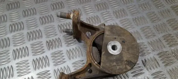 Toyota RAV 4 (XA30) Engine mount bracket AV95611 AV-95611