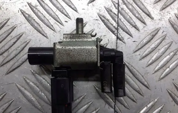 Mazda 5 Valve vacuum 4M5G-9A500-NB