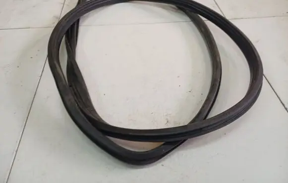 Opel Zafira A Rubber seal front coupe door 