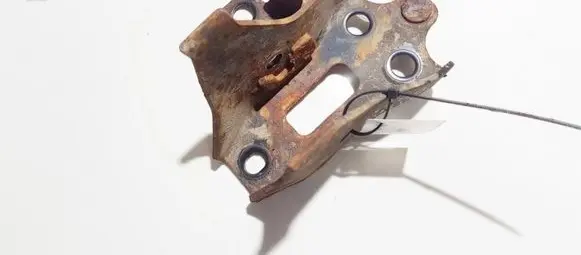 Nissan Almera N16 Engine mounting bracket
