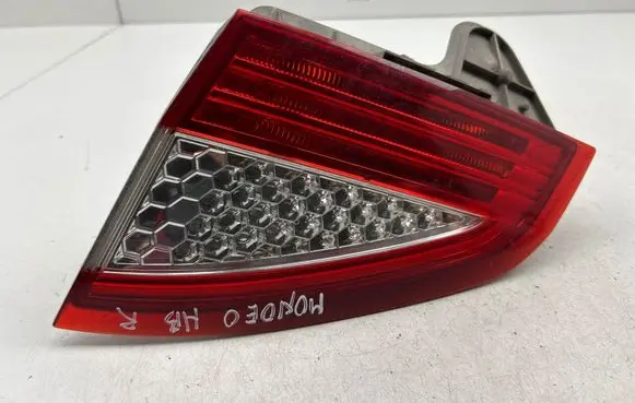 Ford Mondeo MK IV Tailgate rear/tail lights 7S7113A602