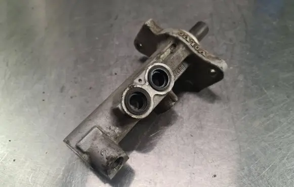 Volvo S60 Master brake cylinder 8646007