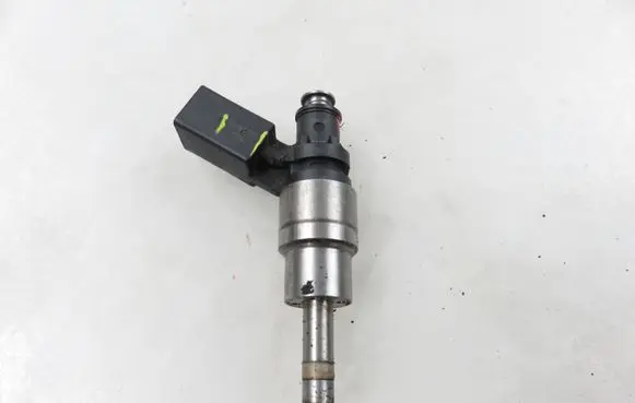 Volkswagen PASSAT B6 Fuel injector 06F906036 0261500014