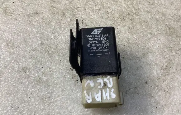 Volkswagen Sharan Glow plug pre-heat relay YM218C616AA 899257000
