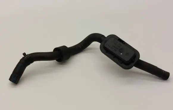 Volkswagen PASSAT B8 Fuel pressure regulator 5Q0127242B