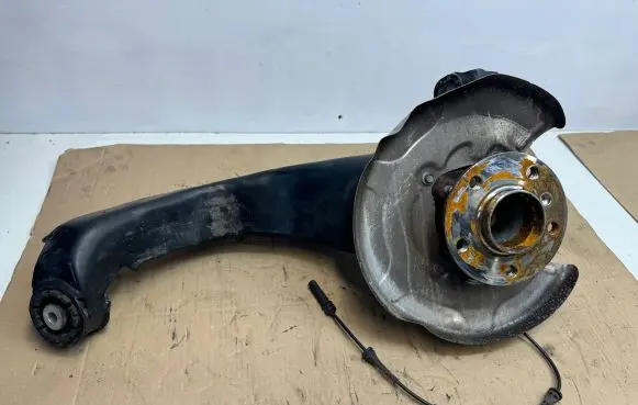 BMW 1 F40 Rear wheel hub 8842880