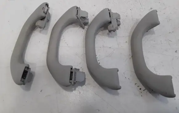 Volkswagen PASSAT B6 A set of handles for the ceiling 
