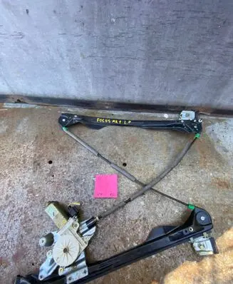 Ford Focus Front door window regulator with motor XS4123201