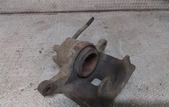 Mitsubishi Lancer VIII Front brake caliper