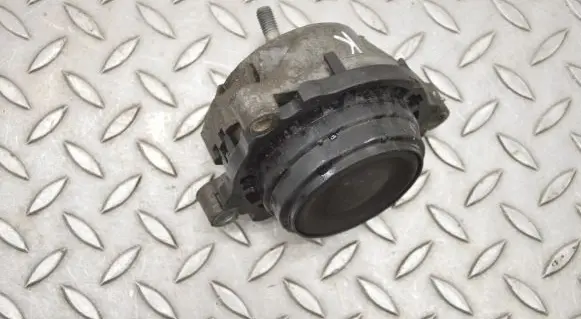 BMW 4 F32 F33 Engine mount bracket 6856405