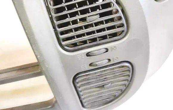 Volkswagen Polo IV 9N3 Dash center air vent grill