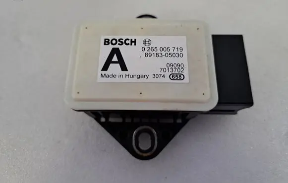 Toyota Avensis T270 ESP acceleration yaw rate sensor 0265005719 8918305030